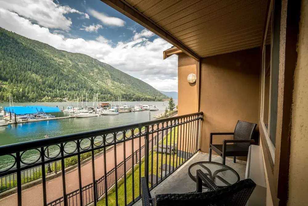 Standard Double Studio with lake view (full double bed)