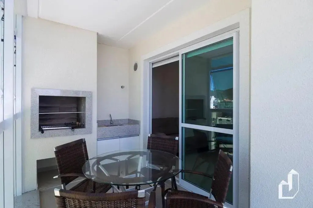Apartamento Com Vista Para O Mar Com 02 Dormitórios
