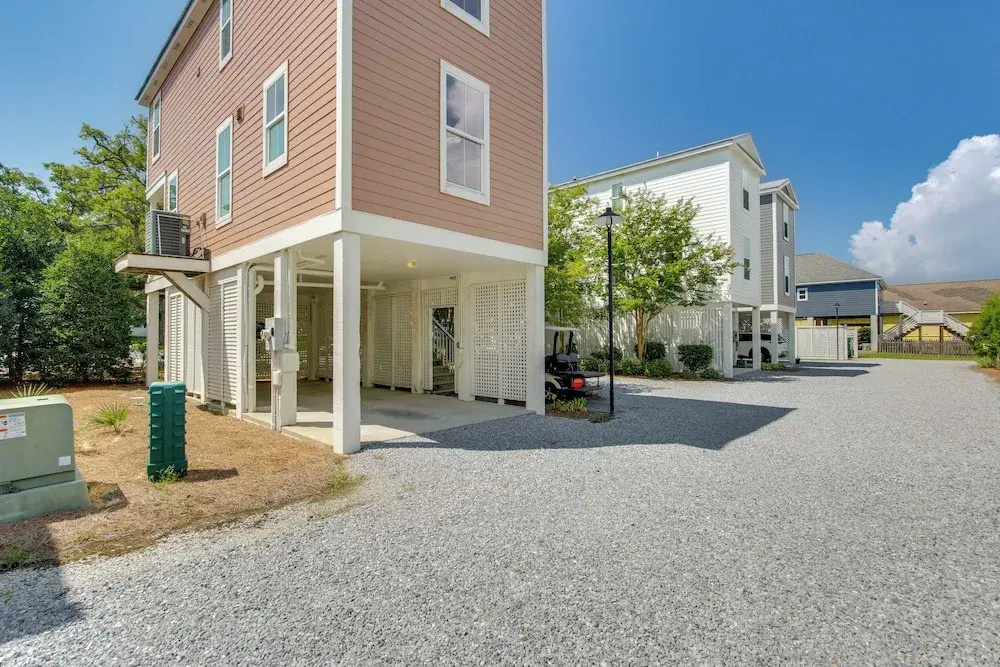 Walk to Beach: Cottage w/ Yard in Pass Christian!