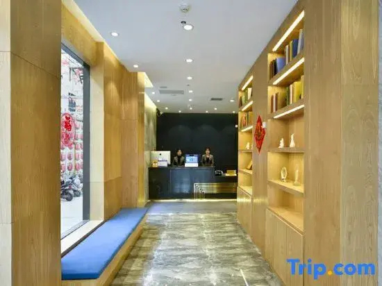Lobby & Reception
