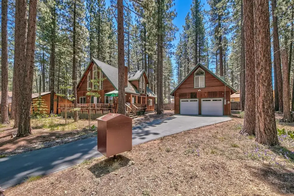 2716HM Hank Monk - 2 Br Chalet