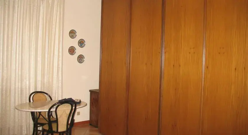 Chez Elena