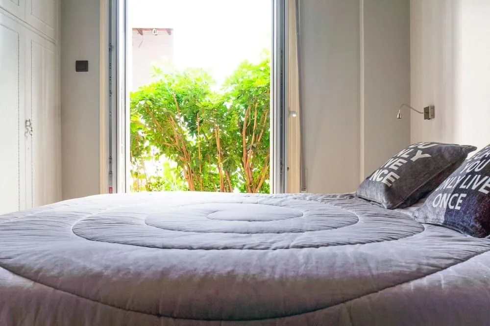 The Burton Luxury 1BR in Plaka, Athens