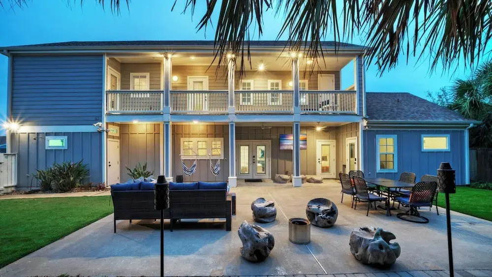 Sleeps 27 3 Homes Near the Beach, Pools, Dining & Entertainment by Avantstay
