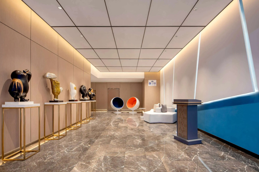 Lobby & Reception