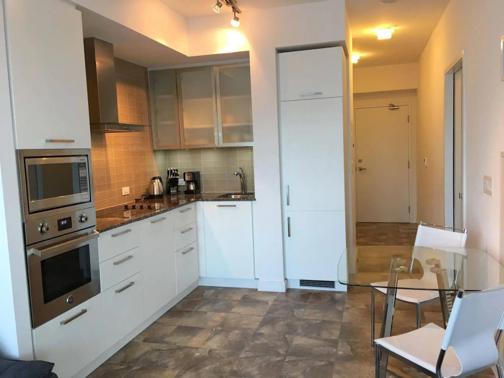 TO Stays - York and Lakeshore - фото 16