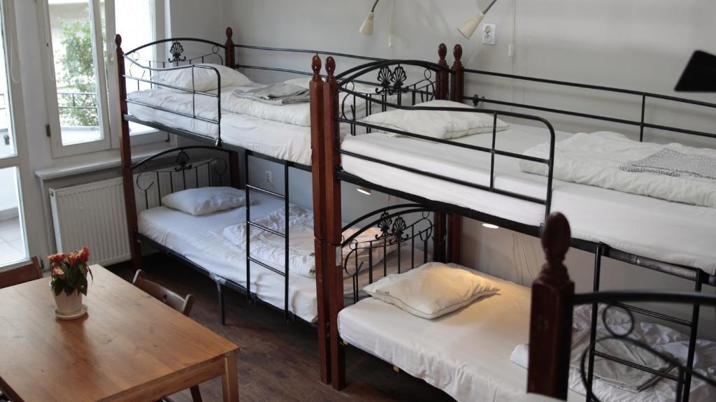 Кровать в общем номере в Pit Stop Hostel