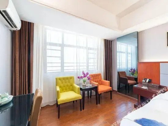 Presidential Double Suite full double bed