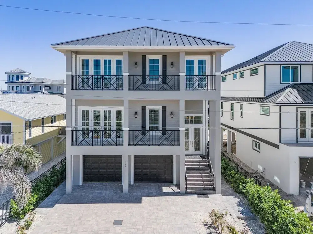 260 Coastal Luxe Retreat: 5bd/4.5ba, Pool & Spa, Water Views 5 Bedroom Home