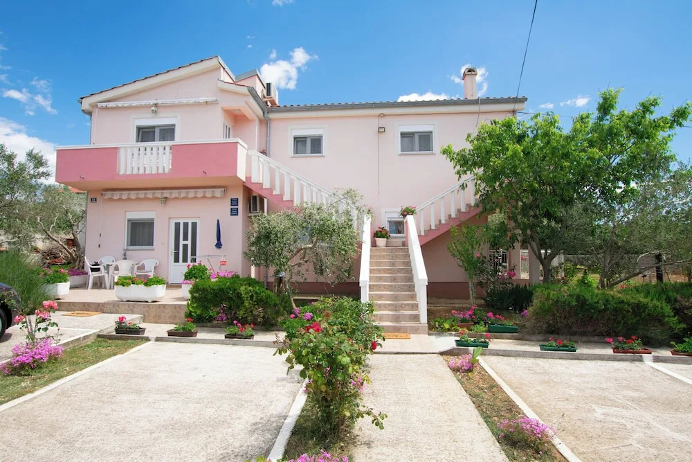 Apartments Ljubo