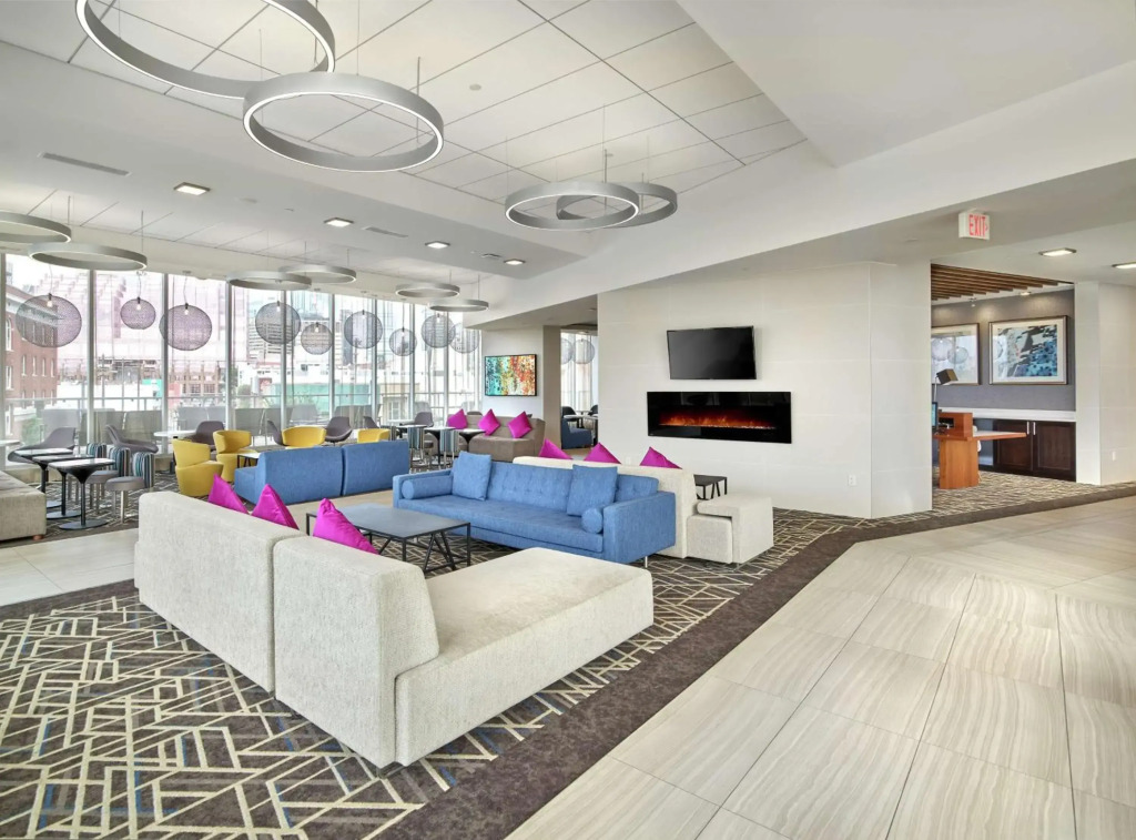 DoubleTree by Hilton Edmonton Downtown - фото 2