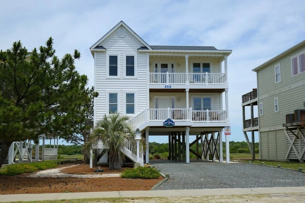 Libby's Lookout 4 Bedroom Home by RedAwning