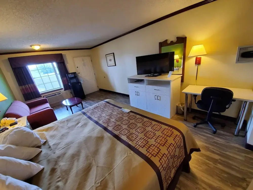 Business Double room with balcony (full double bed)