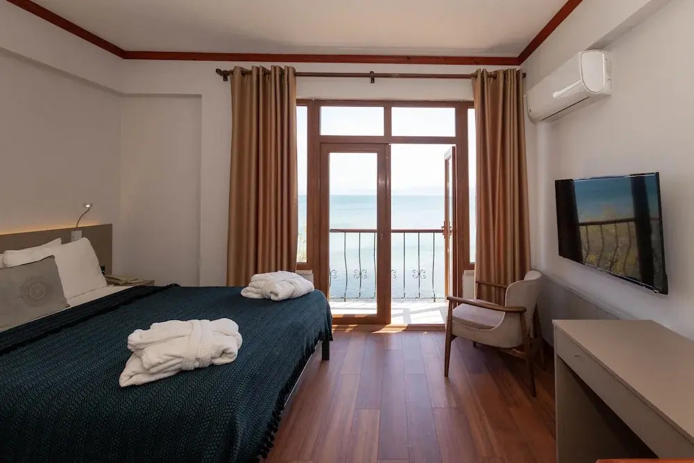 Standard Double room with balcony (full double bed)