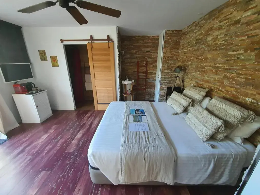 Standard Double room with garden view (full double bed)