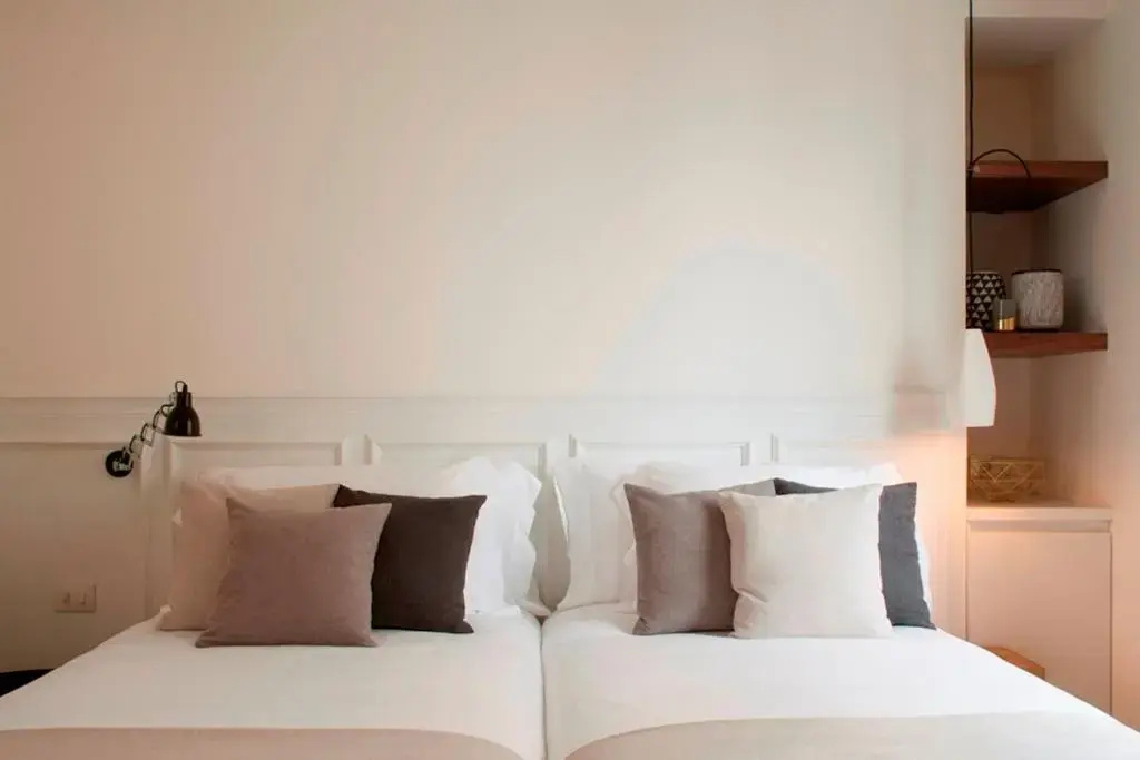 Deluxe Double room (full double bed)