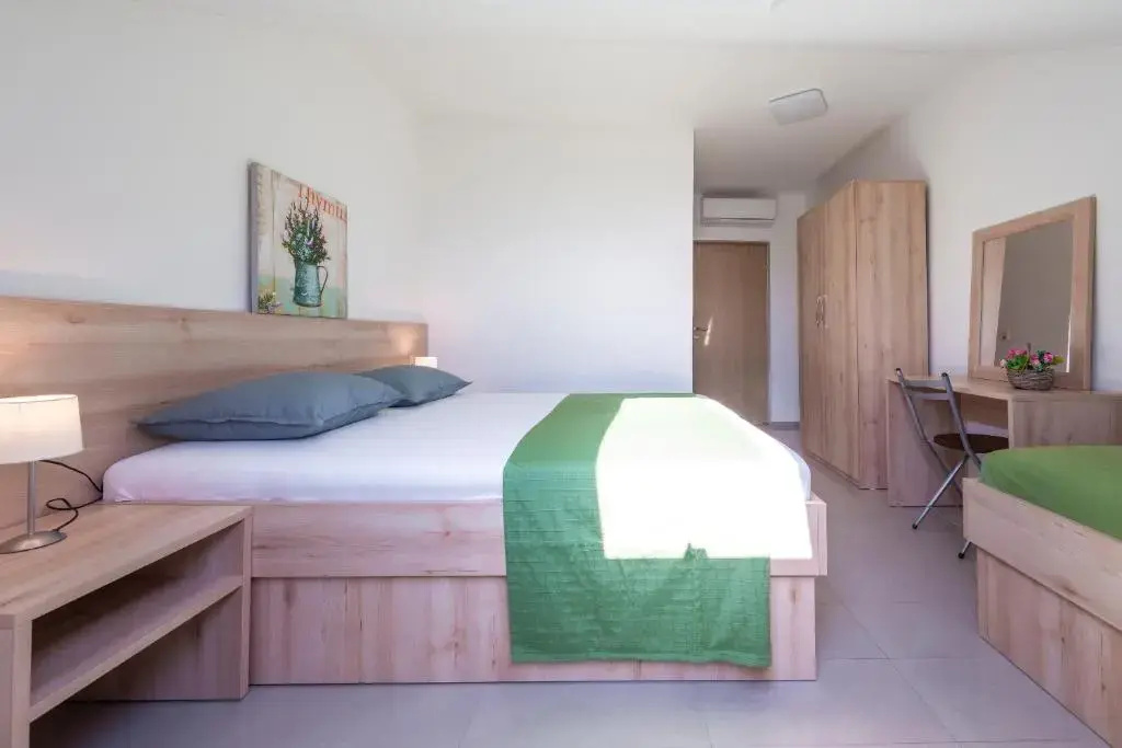 Economy room