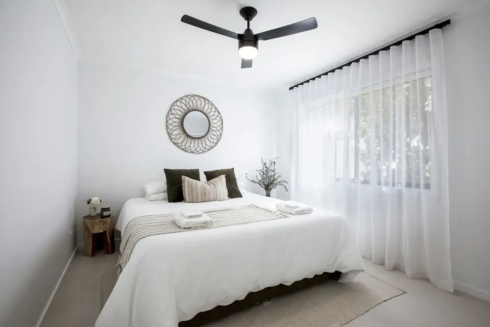 Coastal 2-bed Apartment With Courtyard