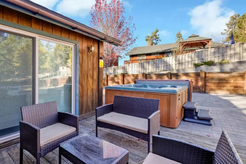 River Rock Lodge - 1953 by Big Bear Vacations