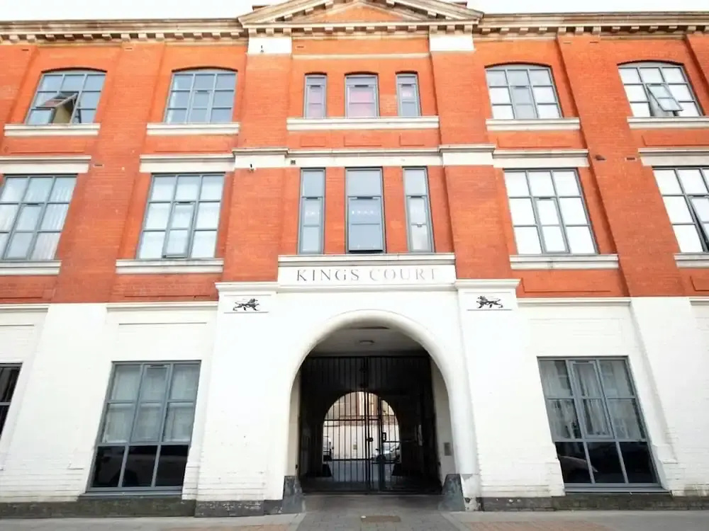 Kings Court Apartment