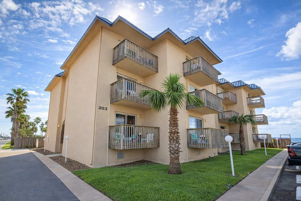 Bayfront W-docks & Fish 3 Patios Prime Location