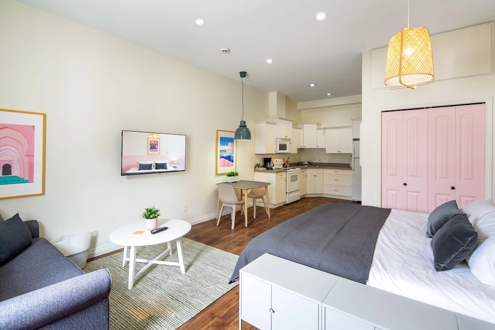 Double Suite (full double bed)