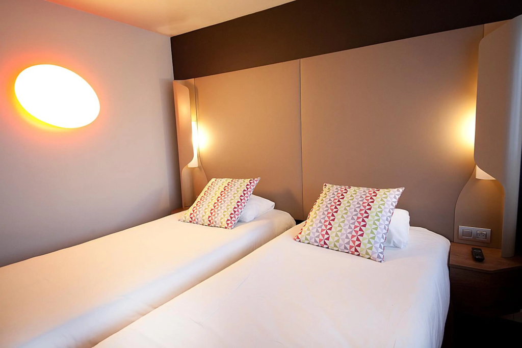 Voir la photo 2 — Hotel Campanile Millau