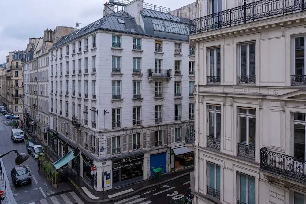Design Apartment Close to Opera