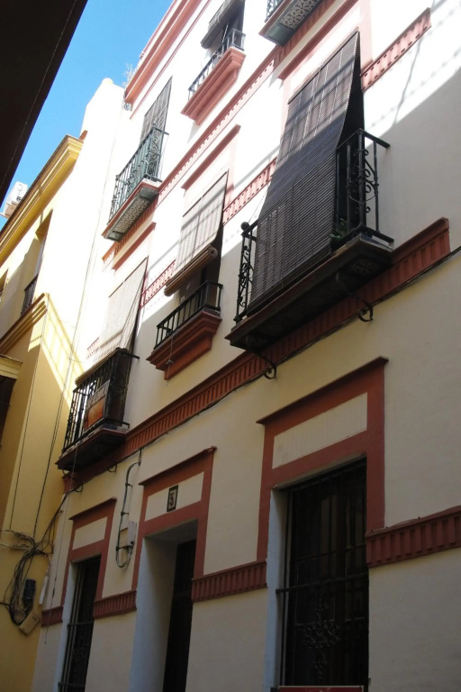 Las Columnas De Adriano. Calle Mármoles, 5
