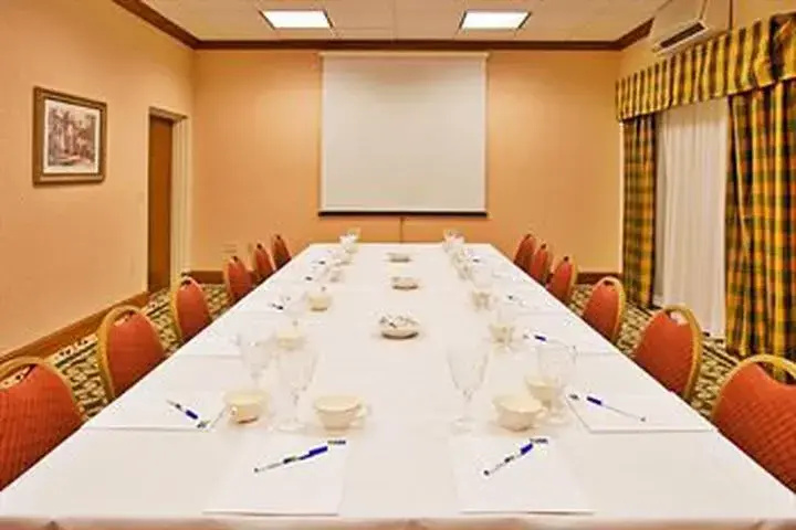 Holiday Inn Express Hotel & Suites New Tampa I-75 by IHG - Chambres