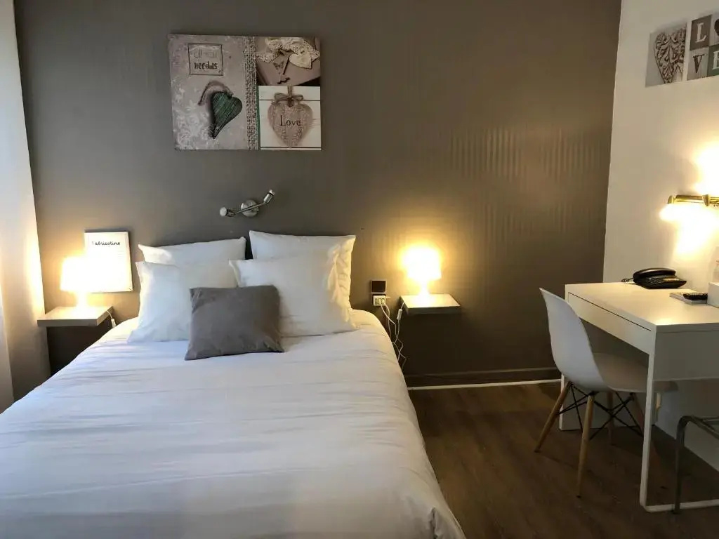 Standard Double room (full double bed)