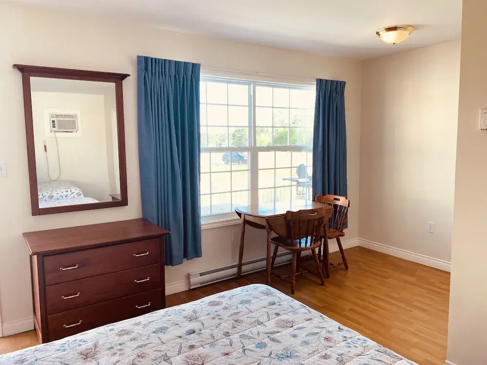 Standard Quadruple Basement room with city view