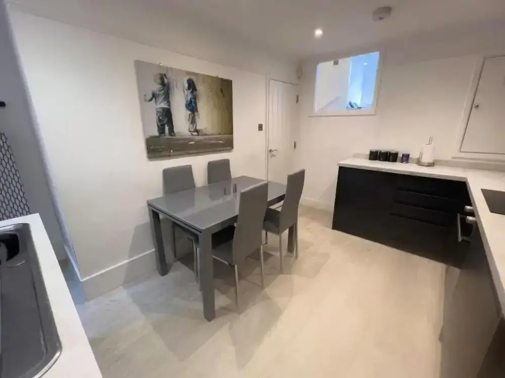 Apartmentsleeps8-wifi-famillyfriendly-citycentre - фото 4