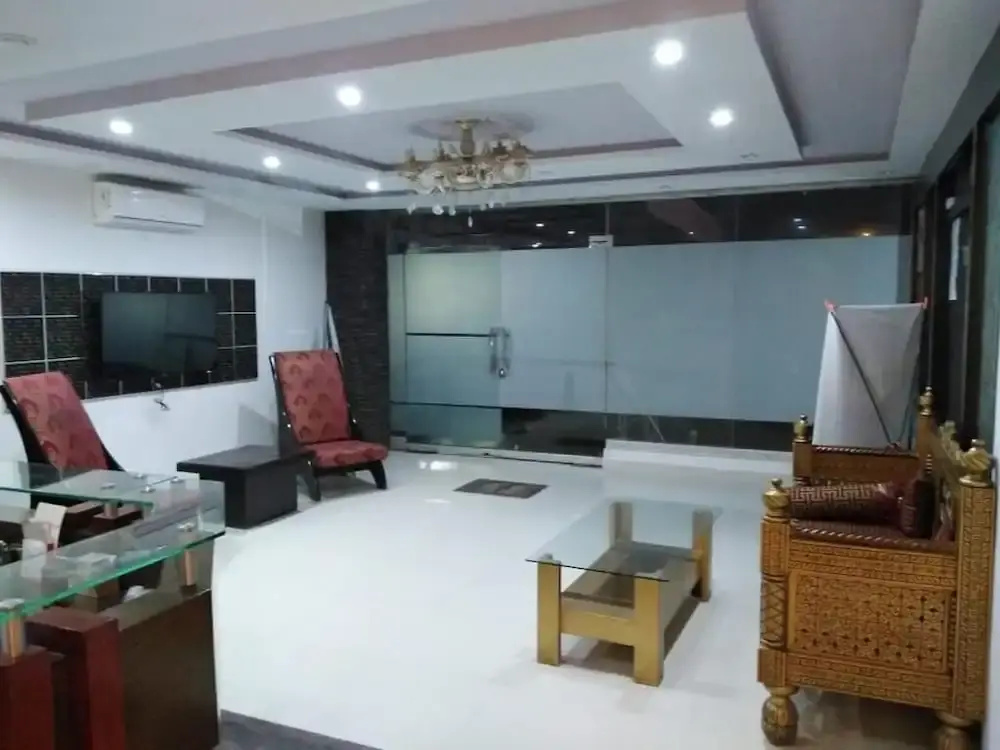 Lobby & Reception