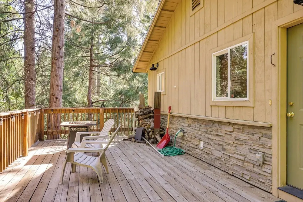 Cozy Mi-wuk Village Cabin w/ Deck!