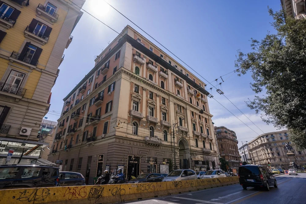 Pink Rose in Naples With 1 Bedrooms and 1 Bathrooms
