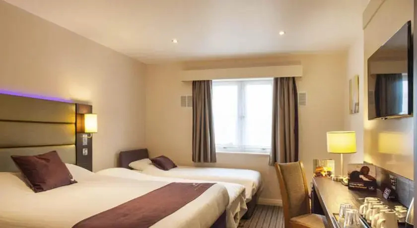 Premier Inn Heathrow M4/J4 — фото