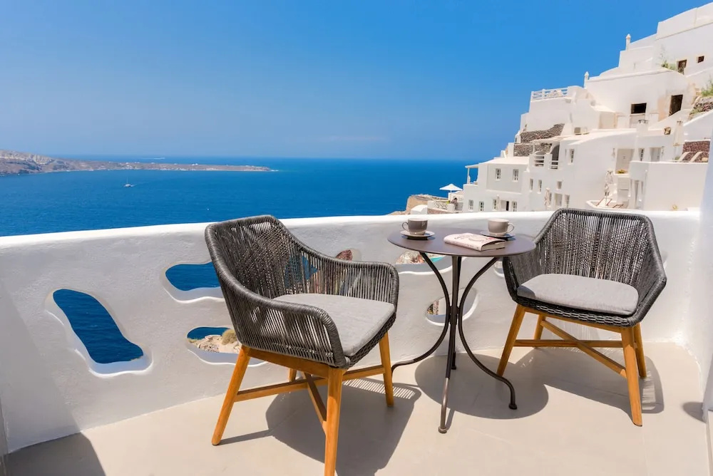 Oia Angle Cavehouse