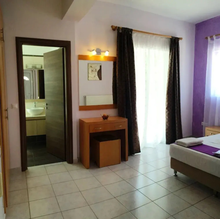 Studio with balcony and with garden view