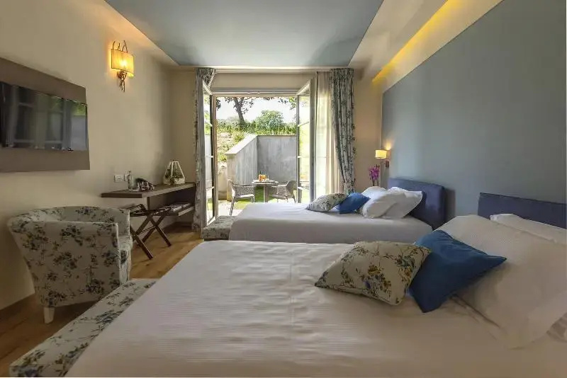 Quadruple Suite