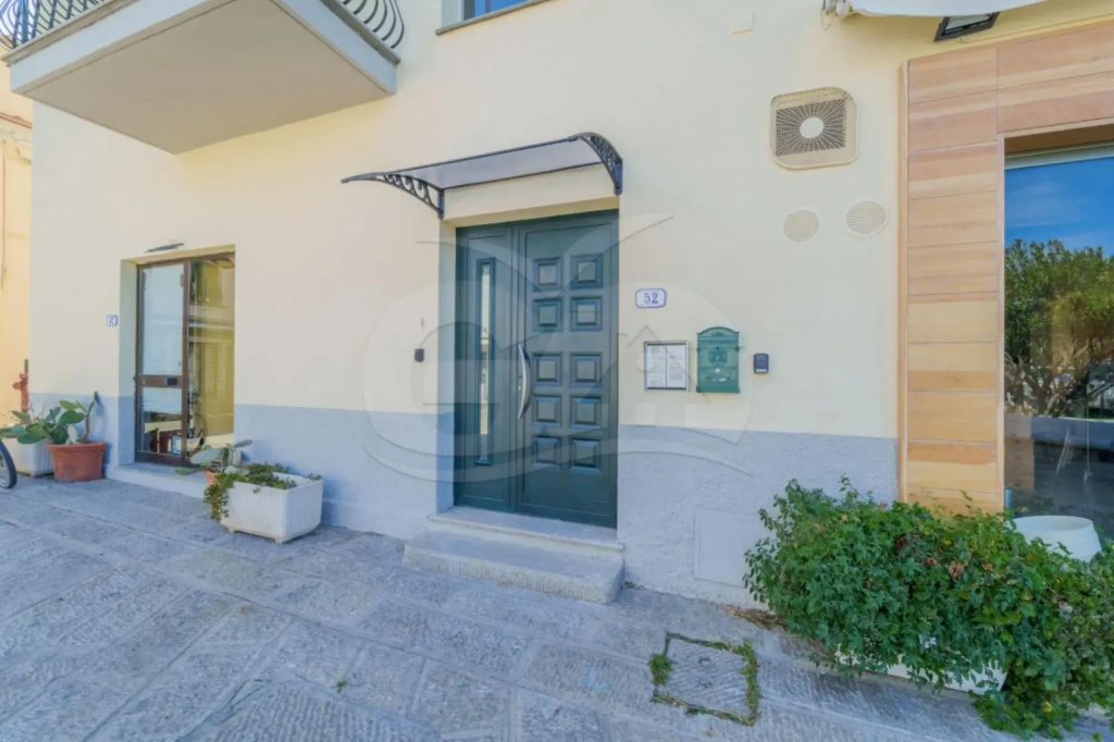 La Fontana in an enviable position on the seafront of Marina di Campo, sea and services close at han-LA FONTANA