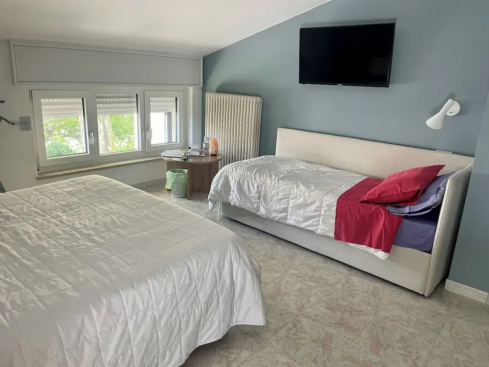 Standard Triple room with garden view