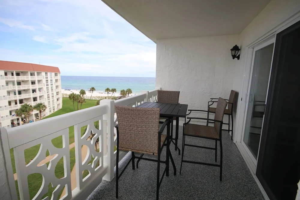 461 El Matador 2 Bedroom Condo by RedAwning