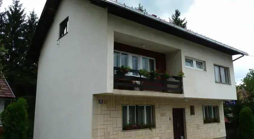 Rooms & Apartment Paola