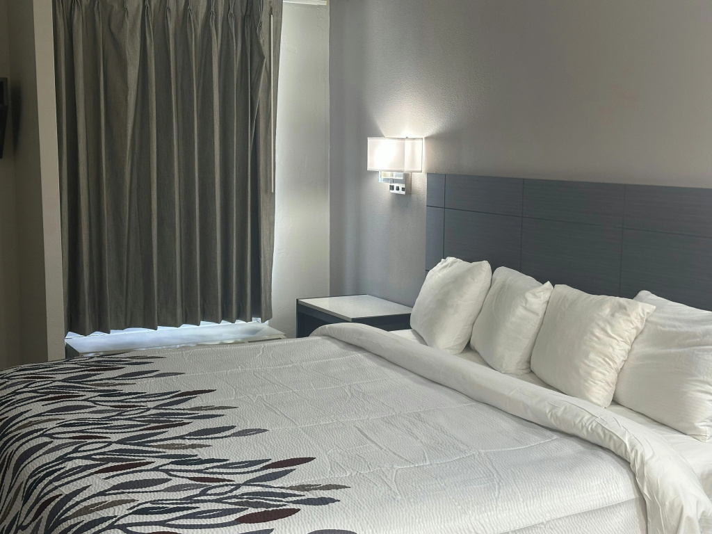 Quality Inn Media — 5