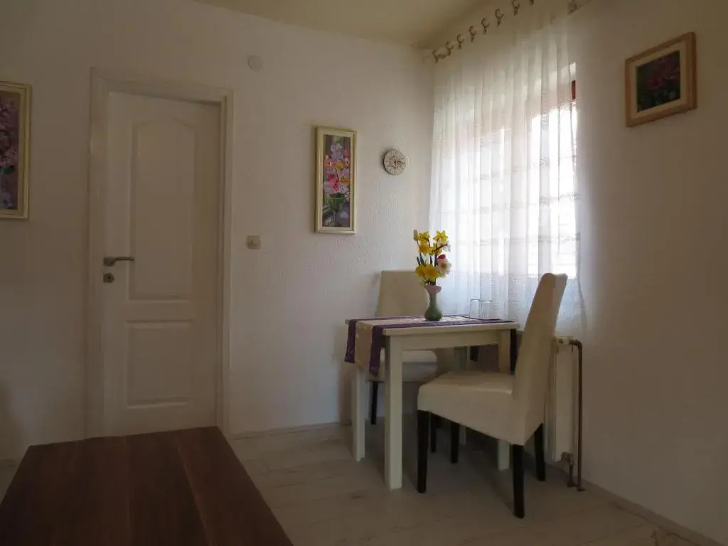 Standard Double room with balcony (full double bed)