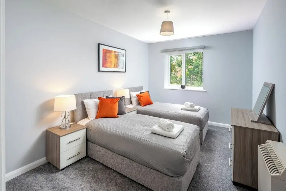 Modern 1-bedroom in Crawley With Free Parking