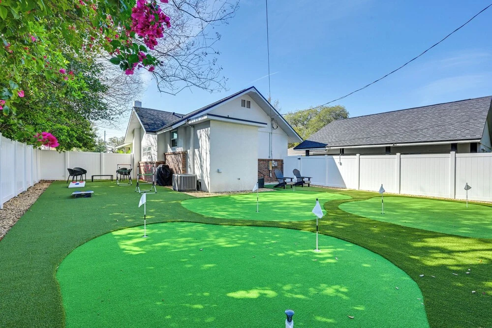 Putting Green + Outdoor Fun: Lakeland Group Escape