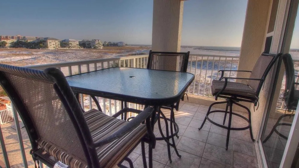 La Vista - 2 Br Condo