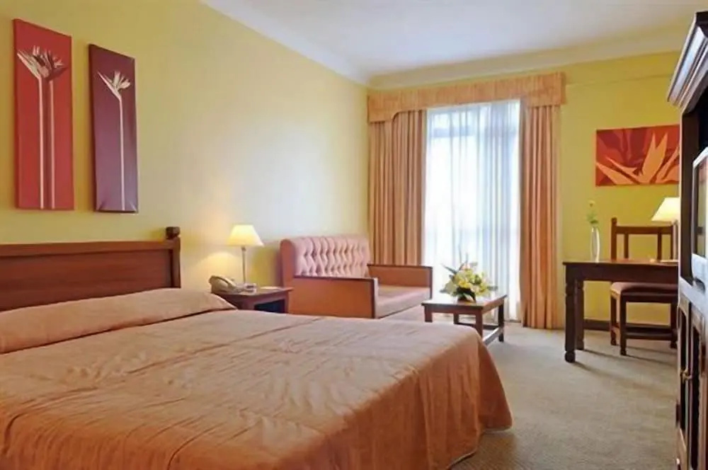 Gold Crest Hotel - Chambres